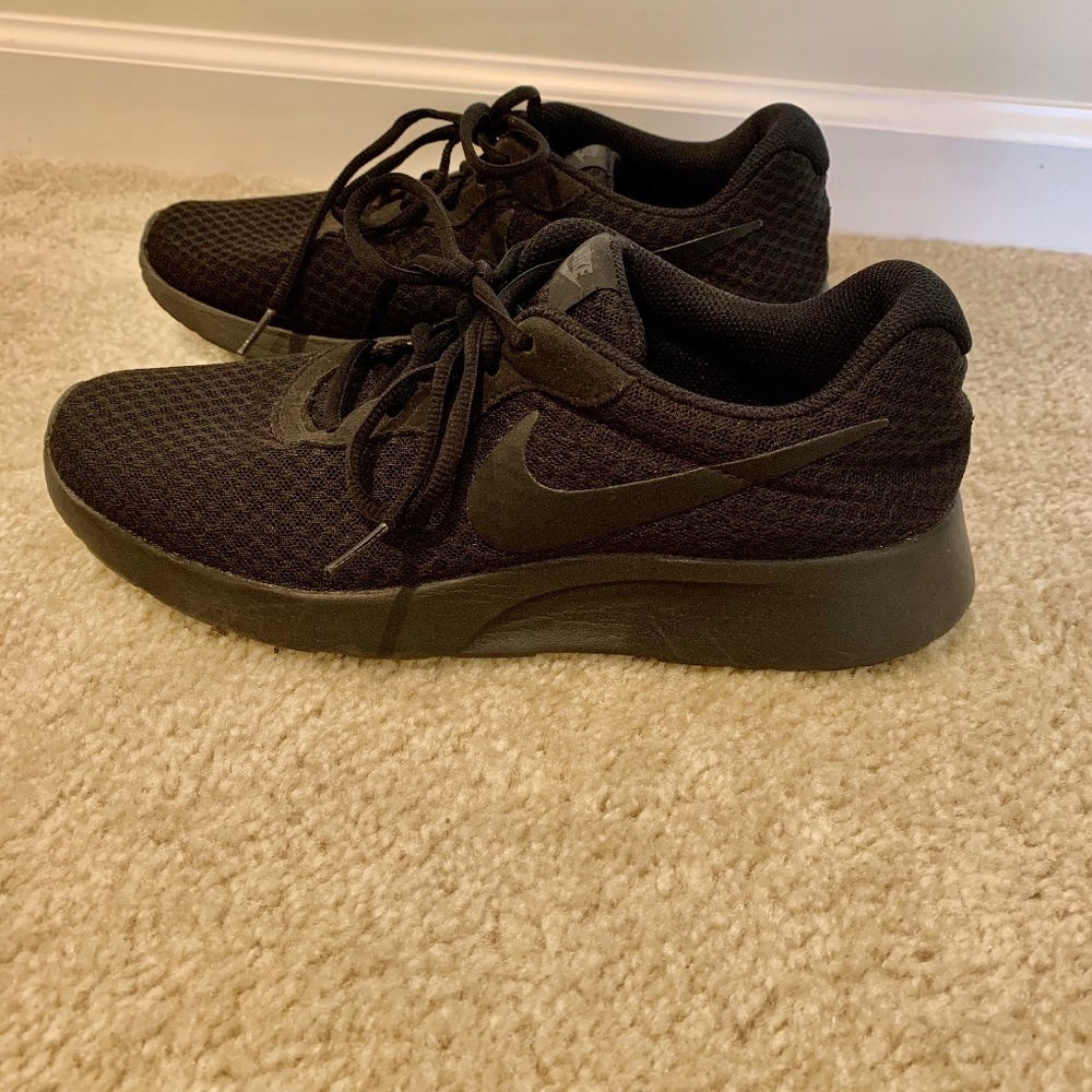 Nike Tanjun